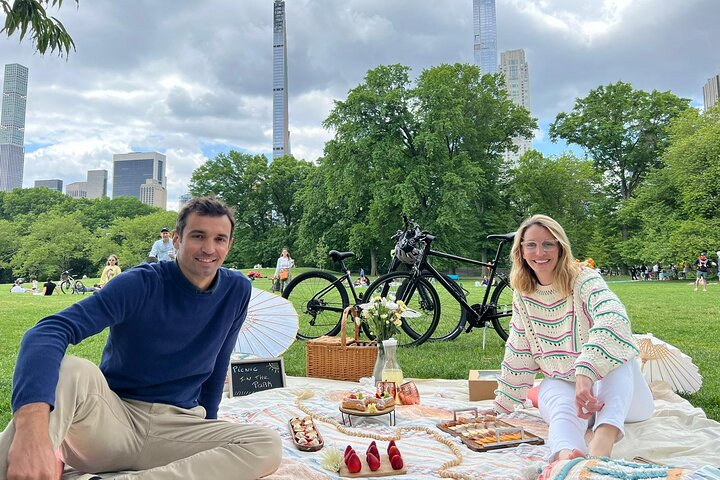 Private Central Park Bike Tour and Luxurious Picnic - Photo 1 of 7